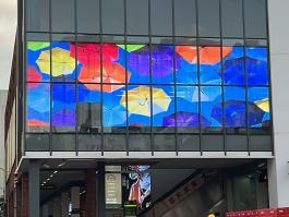 鑫輝彩LED室內(nèi)高亮3.9-7.8透明屏案例